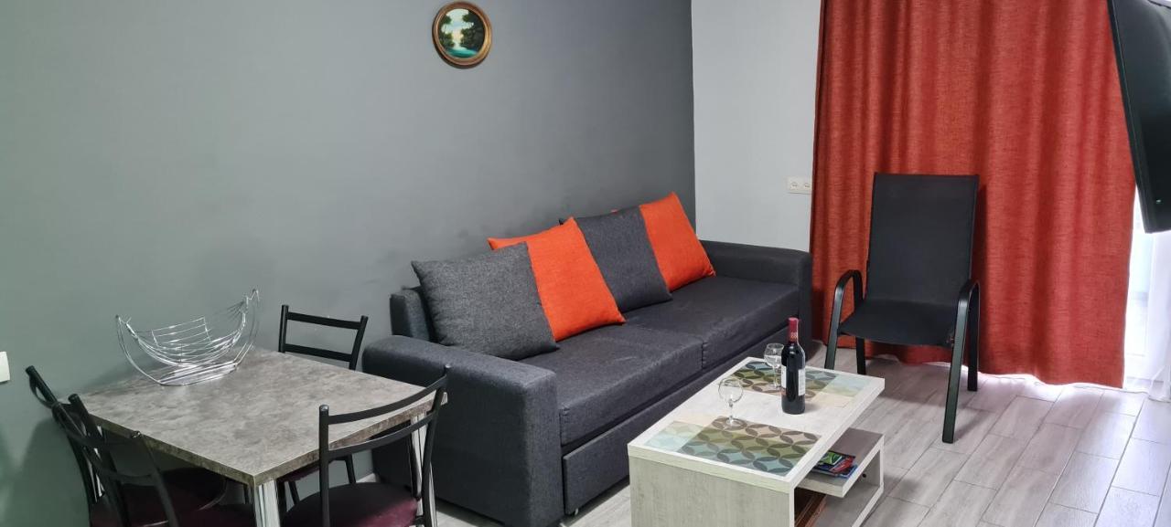 Apartment Near The Beach Batumi-โกนิโอ ภายนอก รูปภาพ