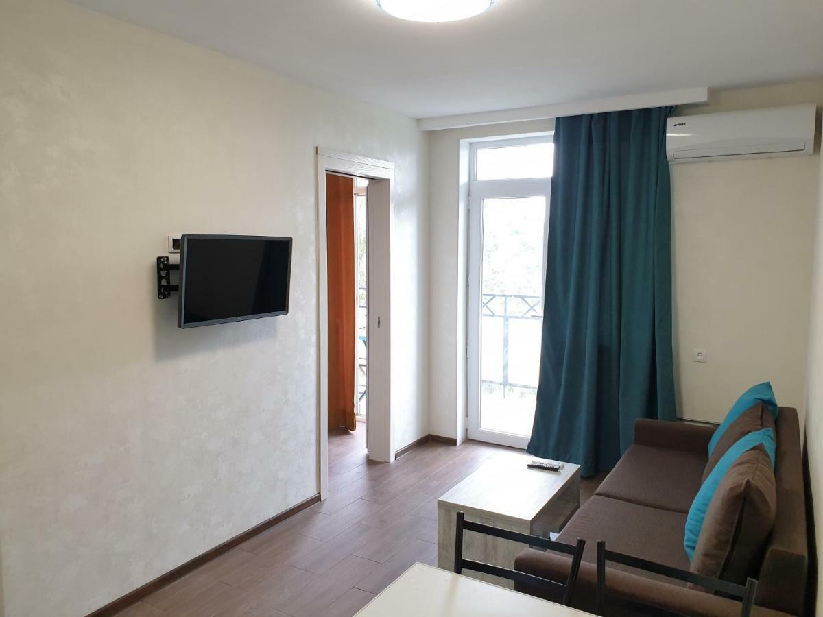 Apartment Near The Beach Batumi-โกนิโอ ภายนอก รูปภาพ